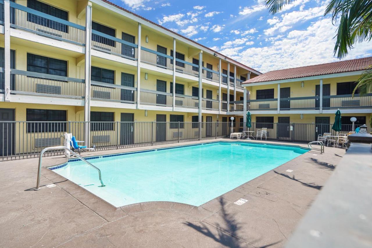 La Quinta Inn By Wyndham Costa Mesa Orange County Esterno foto