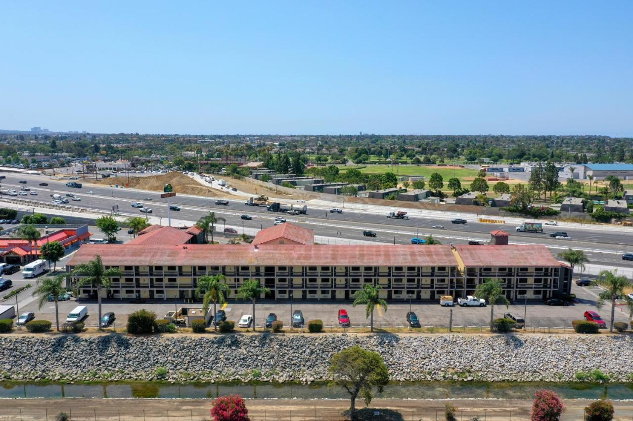 La Quinta Inn By Wyndham Costa Mesa Orange County Esterno foto