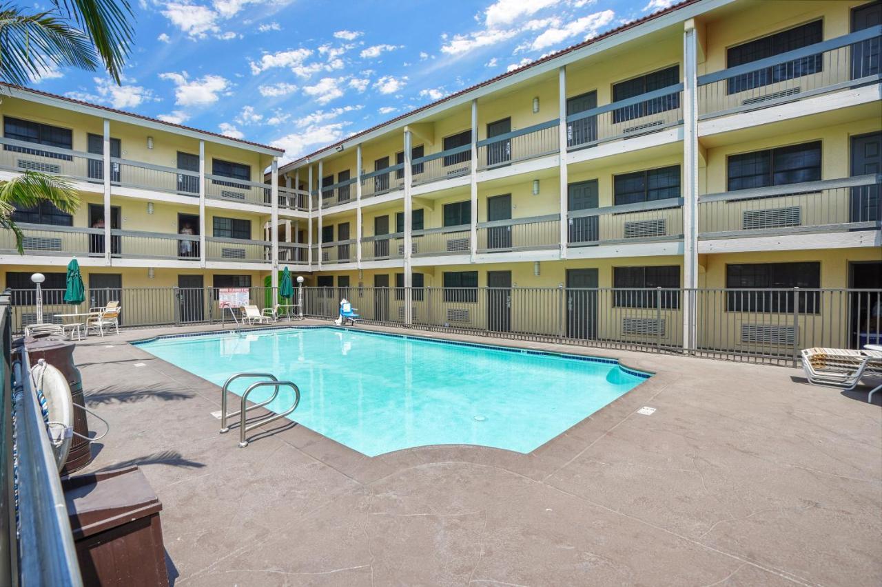 La Quinta Inn By Wyndham Costa Mesa Orange County Esterno foto