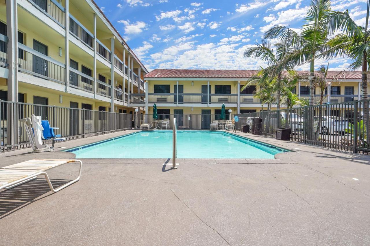 La Quinta Inn By Wyndham Costa Mesa Orange County Esterno foto