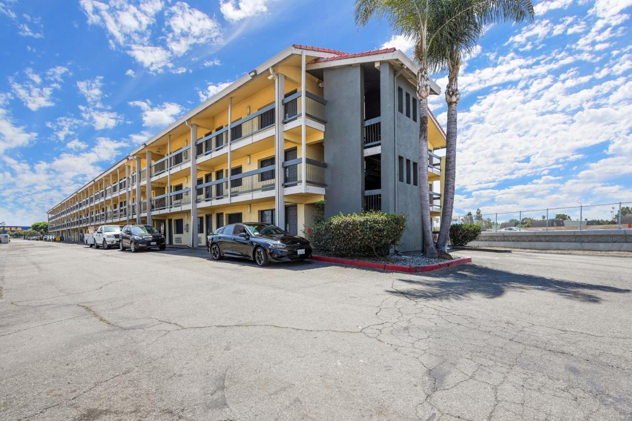 La Quinta Inn By Wyndham Costa Mesa Orange County Esterno foto