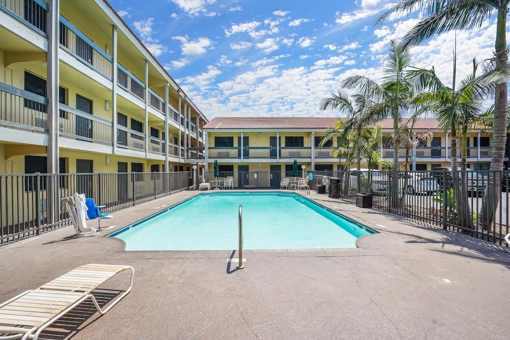 La Quinta Inn By Wyndham Costa Mesa Orange County Esterno foto
